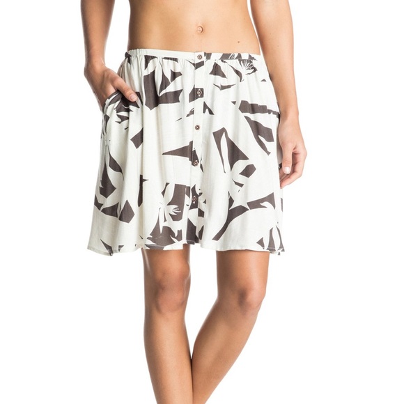 Roxy Cosmia - Picture 2 of 7